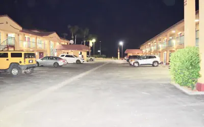 Super 8 by Wyndham Visalia