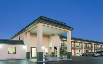 Super 8 by Wyndham Ashburn
