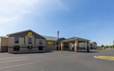 Super 8 by Wyndham Shepherdsville / Louisville South I65