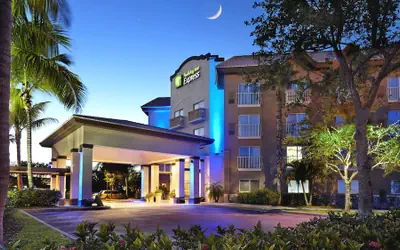 Holiday Inn Express Hotel Naples Downtown - 5th Avenue