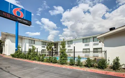 Motel 6 Dallas, TX - South