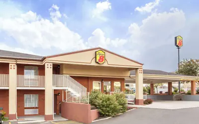 Super 8 by Wyndham Salina/Scenic Hills Area