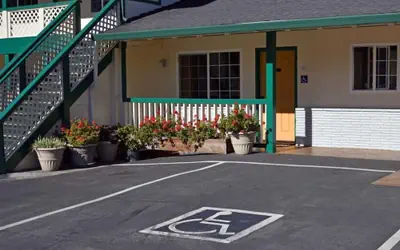 Monterey Pines Inn