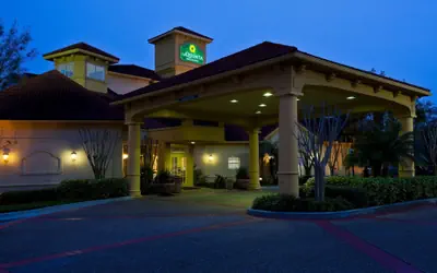 La Quinta Inn & Suites by Wyndham USF (Near Busch Gardens)