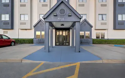 Days Inn by Wyndham near Kansas Speedway