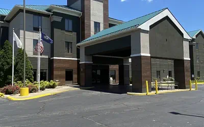 La Quinta Inn & Suites by Wyndham Louisville East