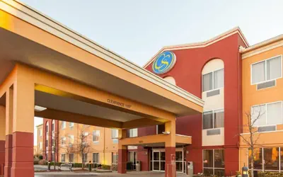 Comfort Suites Tulsa Central