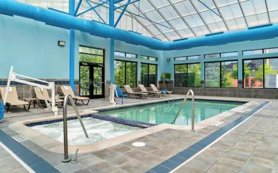 Holiday Inn Express & Suites Southfield Detroit by IHG