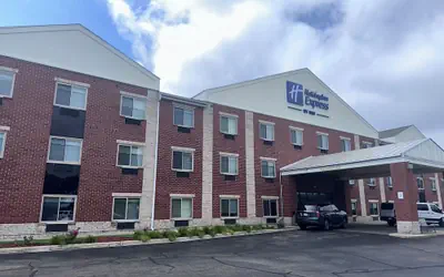 Holiday Inn Express & Suites Southfield Detroit by IHG