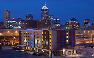 Holiday Inn Express & Suites Indianapolis Dtn-Conv Ctr Area by IHG