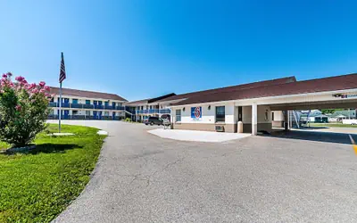 Motel 6 Charles Town, WV