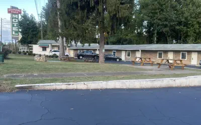 Whispering Pines Motel