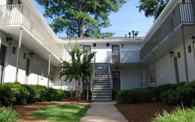 B1bi Clean Cozy Convenient Condo in Buckhead w Free Parking