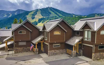 Antler Way At Lakota.... 3 Bedroom Townhouse by RedAwning