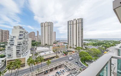 Ala Moana Condo by Zelloo