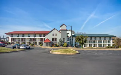 HomeTowne Studios by Red Roof Lancaster
