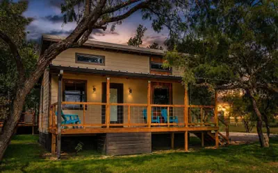 Paintbrush Waterfront Cottage