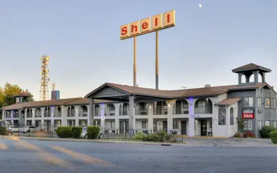 Crossroads Inn - Downtown Sacramento