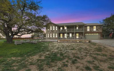 Grasslands Pool Hot Tub Hill Country Views