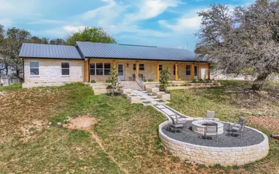 Starlight Meadows 3 mi to Downtown W/hot tub