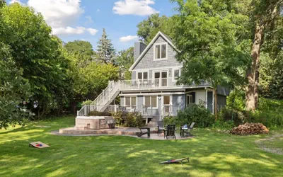 Lakefront Getaway: Sauna, Hot Tub, Firepit & More! 3 Bedroom Home by RedAwning