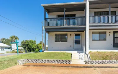 Salty Kiss 2 Bedroom Townhouse by RedAwning