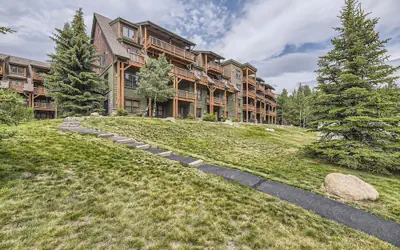 2652 Tenderfoot Lodge 3 Bedroom Condo by RedAwning