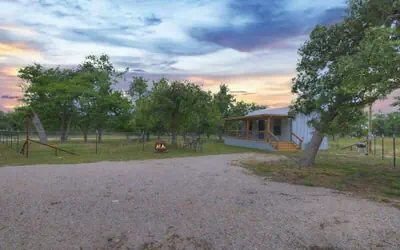 Cates Cottage in the Hill Country 8 Mins to Fred!