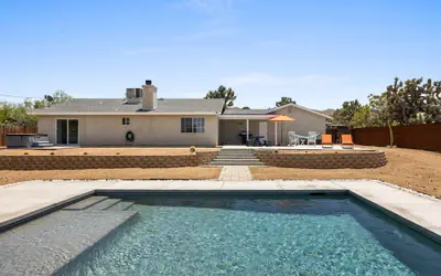 Bonanza In The Desert - Pool, Hot Tub, Grill 3 Bedroom Home by RedAwning