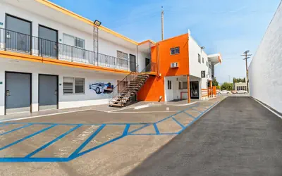 Rodeway Inn & Suites North Hollywood Burbank Airport - Universal Area