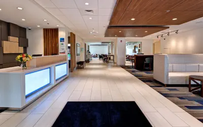 Holiday Inn Express & Suites Manhattan by IHG