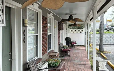 Shamrock Cove Inn