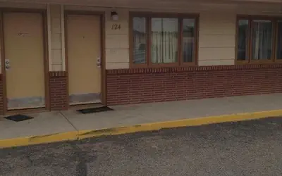 Ski's Western Motel