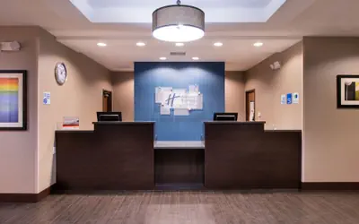 Holiday Inn Express & Suites Bakersfield Airport by IHG