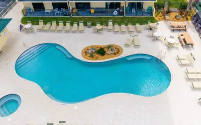 Top Floor Oceanfront Condo w Pool Beach Access