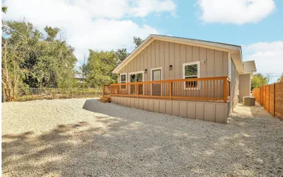 Spacious & Homey 4br/3ba W/amenities Near Downtown