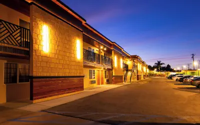 Colonial Palace Inn
