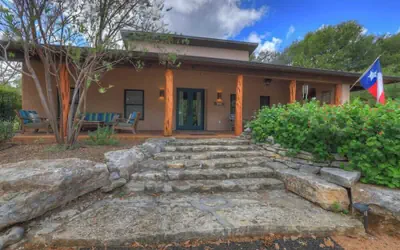 The Willows Casa Grande + Sundown Suite Sleeps 13 - Close to Main St