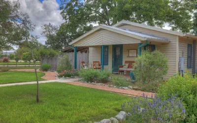 Nandina Cottage Hot-tub Four Minutes to Marktplatz!