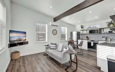 Evergreen Escape W/hot-tub 5 Min to Downtown!