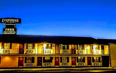 Evergreen Plaza Inn