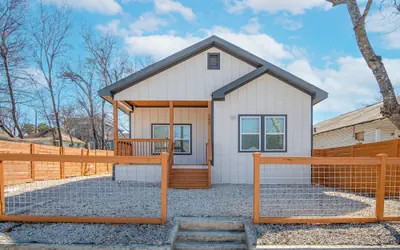 Feel, Chill and Enjoy 4br/3ba Near Fun Riverwalk!