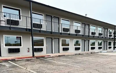 Studio City Suites, A Travelodge By Wyndham
