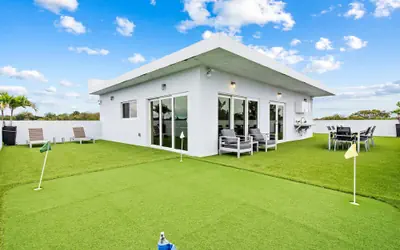 Unique Retreat - Unit C: Charming 2nd-floor Escape