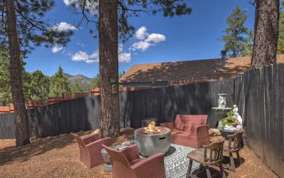 Bear Cub Cottage with HotTub & Firepit