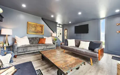 Yinz Retreat, Above the City Home
