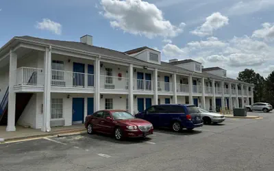 Brentwood Inn & Suites