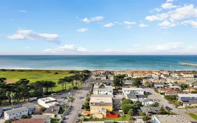 Beachy 1BR Escape with SofaBed Golf