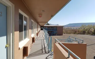Leisure Lodge Motel