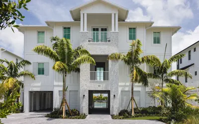 New Waterfront Home - Dreamside House